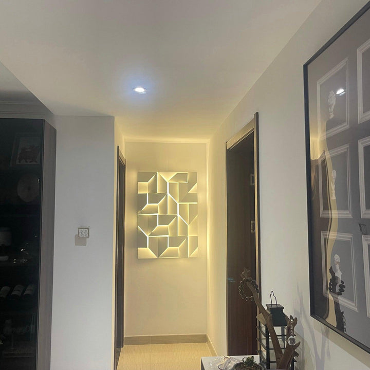 Shadows Grand Wall-mounted light Sconce